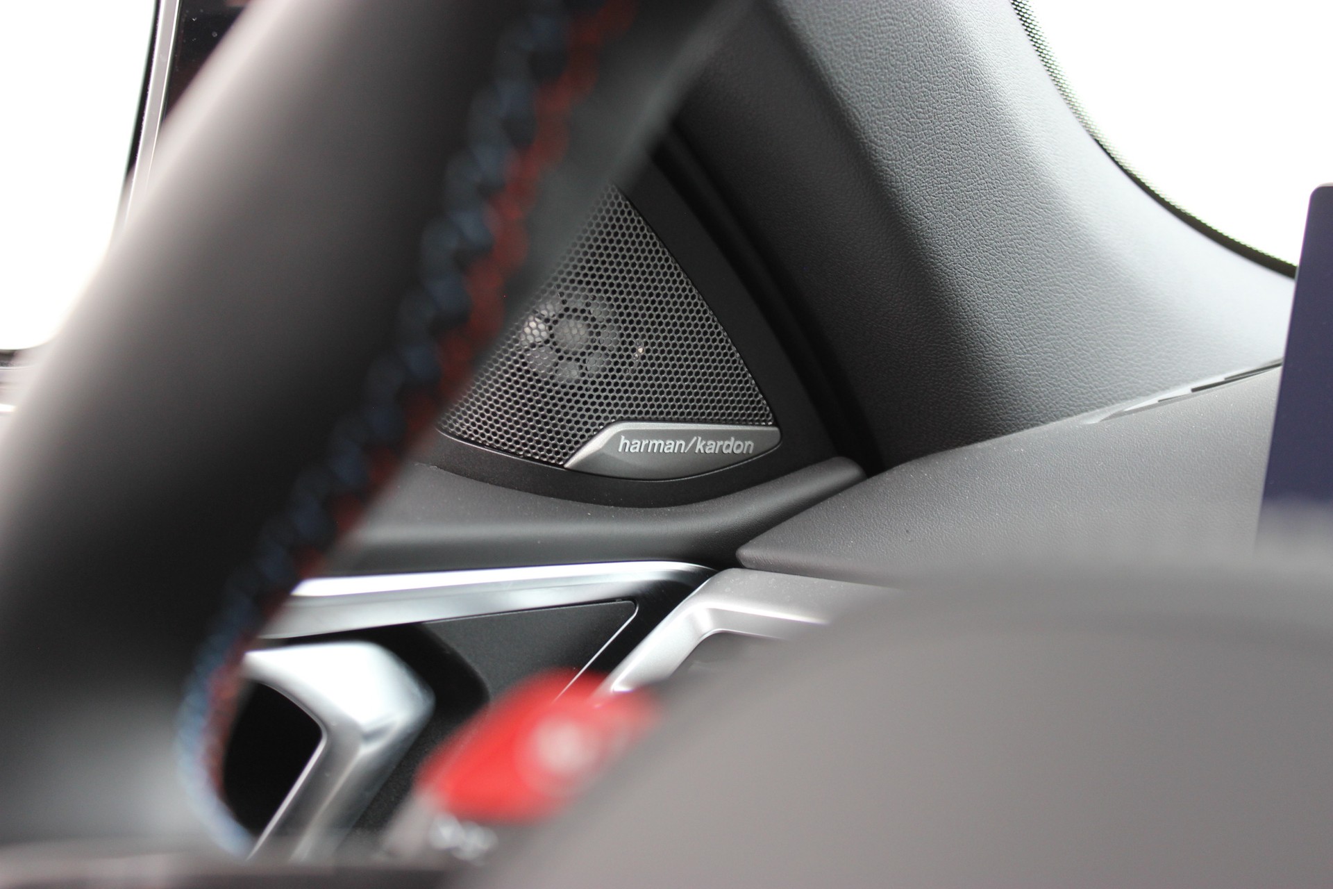BMW M4 Cabrio Competition M CARBON EXTERIEURPAKET Individual *Frozen Deep Green*-image-25