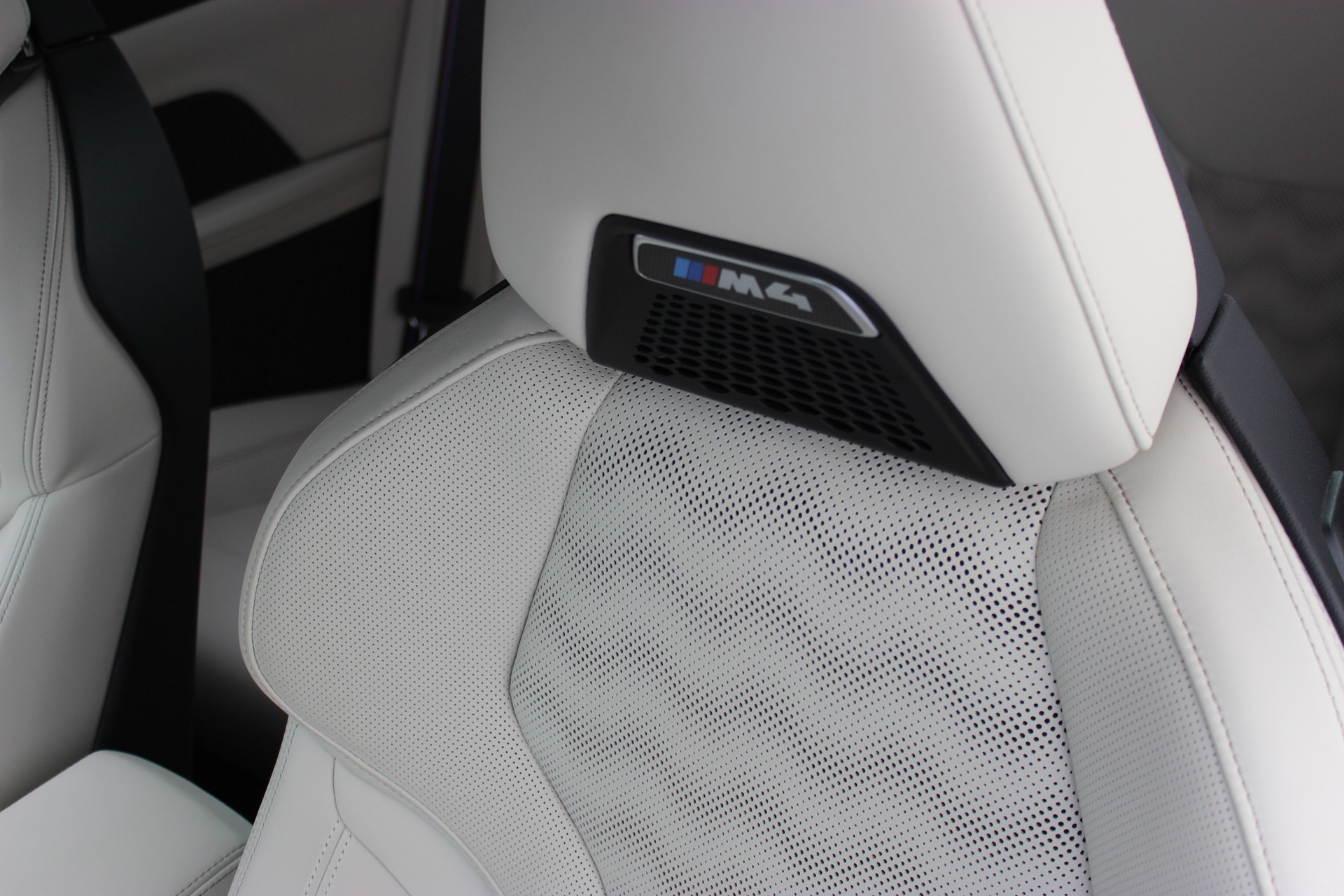 BMW M4 Cabrio Competition M CARBON EXTERIEURPAKET Individual *Frozen Deep Green*-image-23