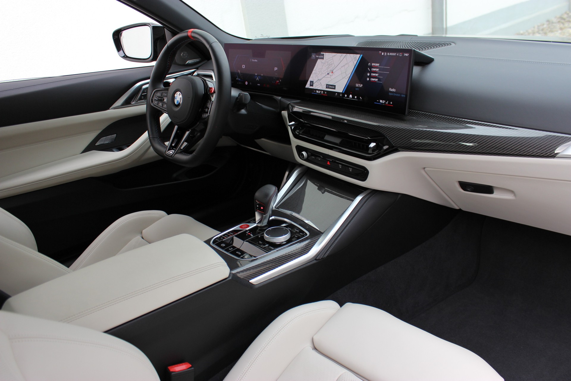 BMW M4 Cabrio Competition M CARBON EXTERIEURPAKET Individual *Frozen Deep Green*-image-1