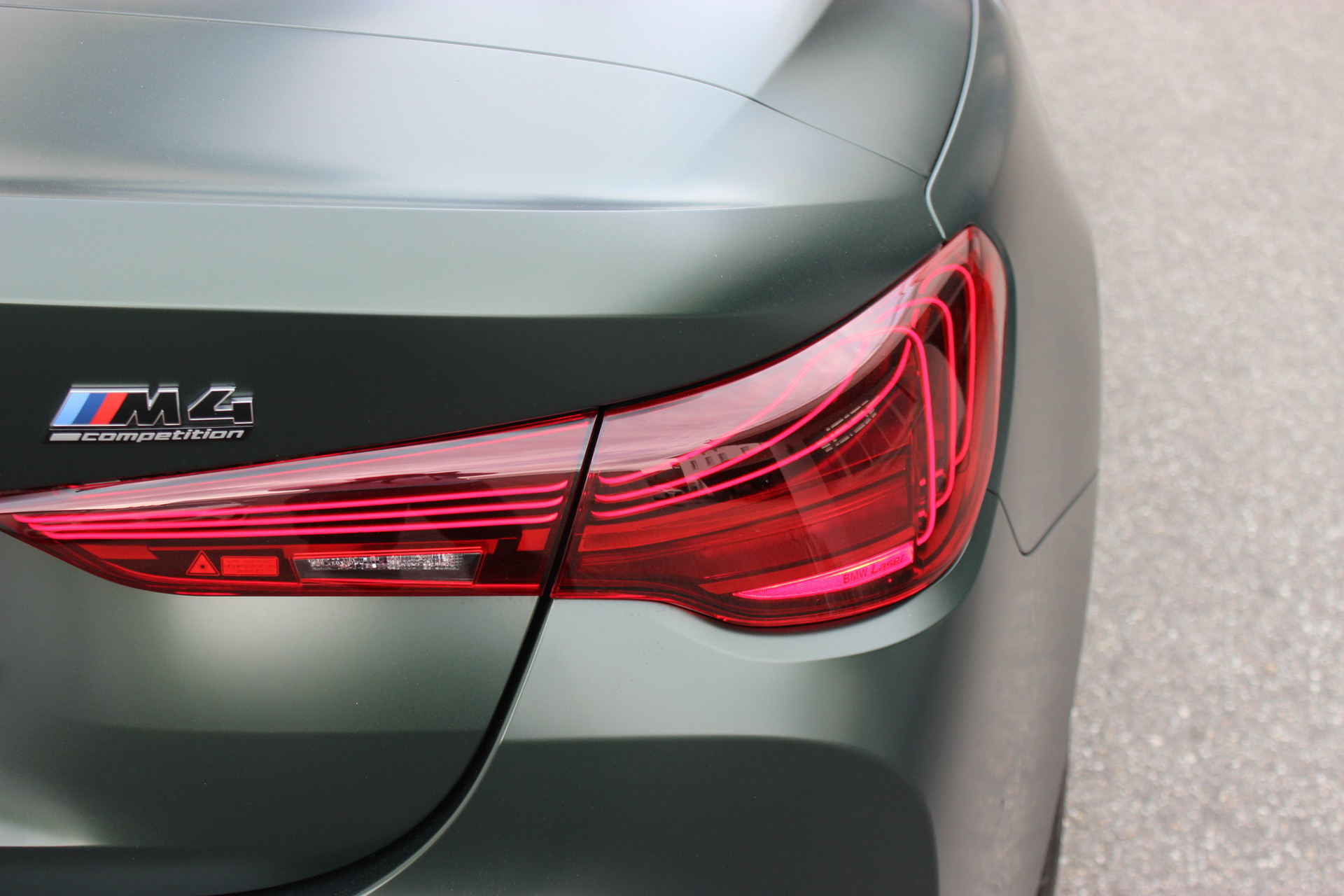 BMW M4 Cabrio Competition M CARBON EXTERIEURPAKET Individual *Frozen Deep Green*-image-22