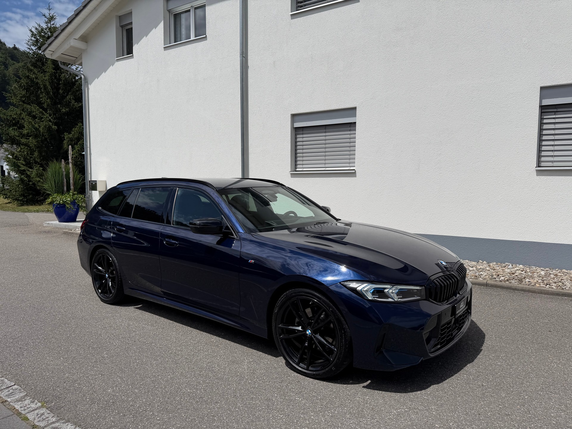 BMW 320d xDrive 48V Touring Steptronic M Sport-image-2