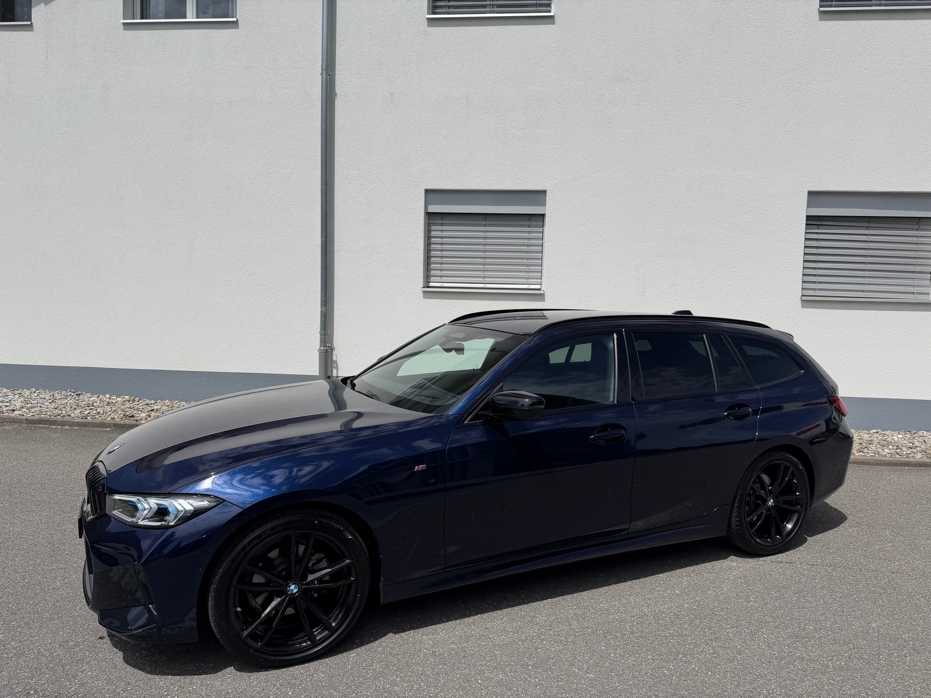 BMW 320d xDrive 48V Touring Steptronic M Sport-image-10