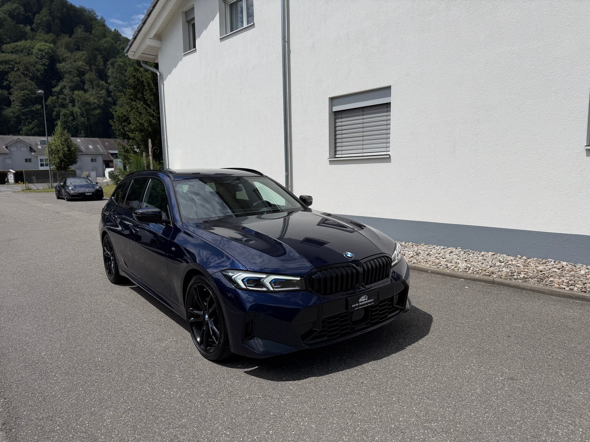 BMW 320d xDrive 48V Touring Steptronic M Sport-image-1