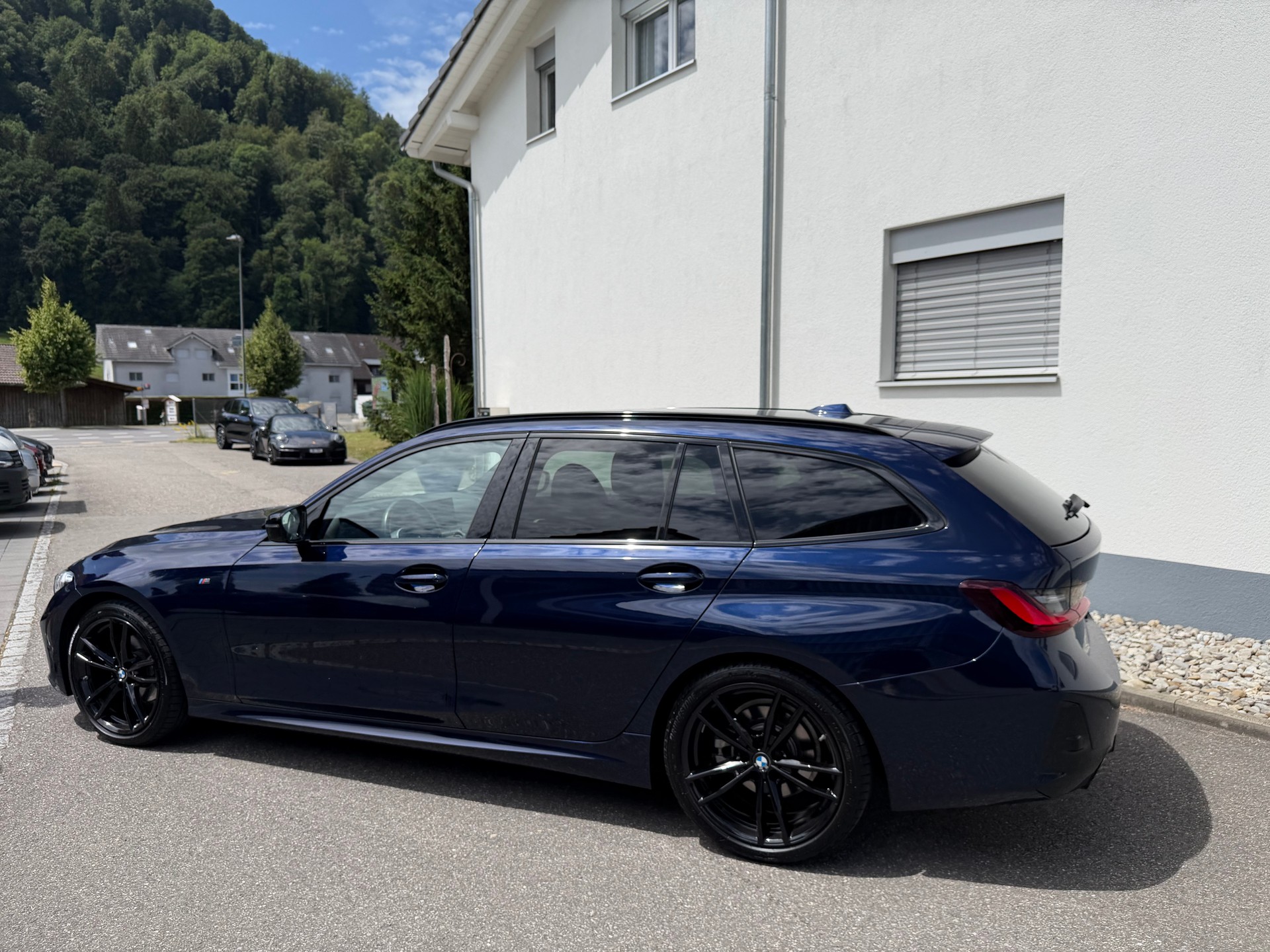 BMW 320d xDrive 48V Touring Steptronic M Sport-image-12