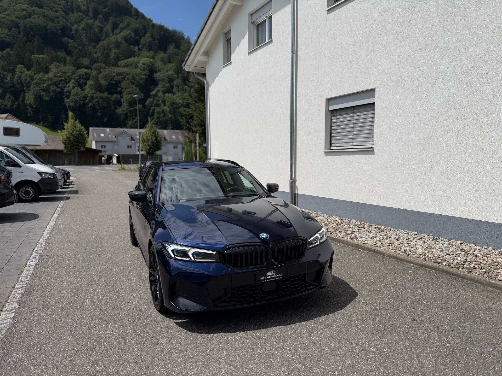 BMW 320d xDrive 48V Touring Steptronic M Sport-image-0