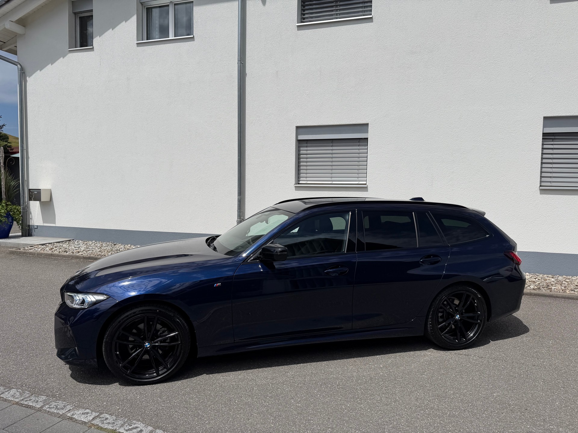 BMW 320d xDrive 48V Touring Steptronic M Sport-image-11