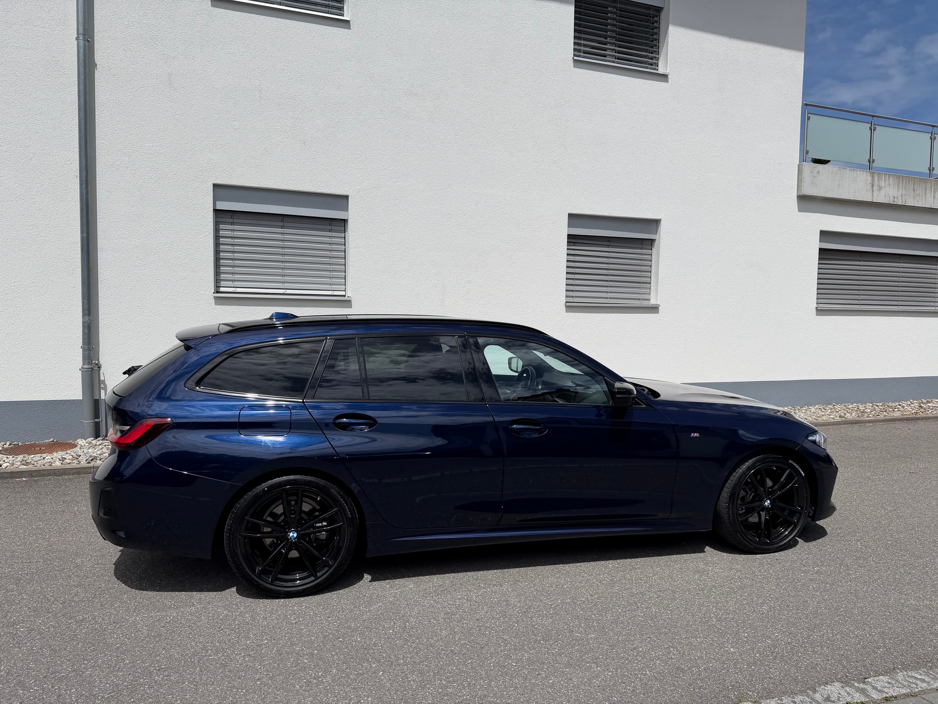 BMW 320d xDrive 48V Touring Steptronic M Sport-image-4