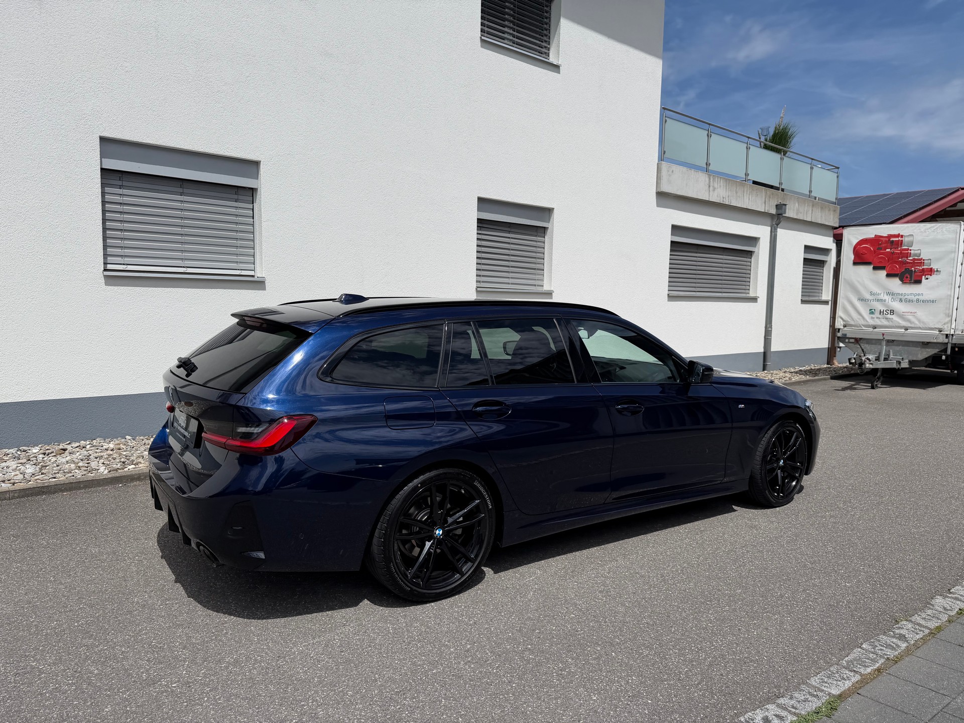 BMW 320d xDrive 48V Touring Steptronic M Sport-image-5