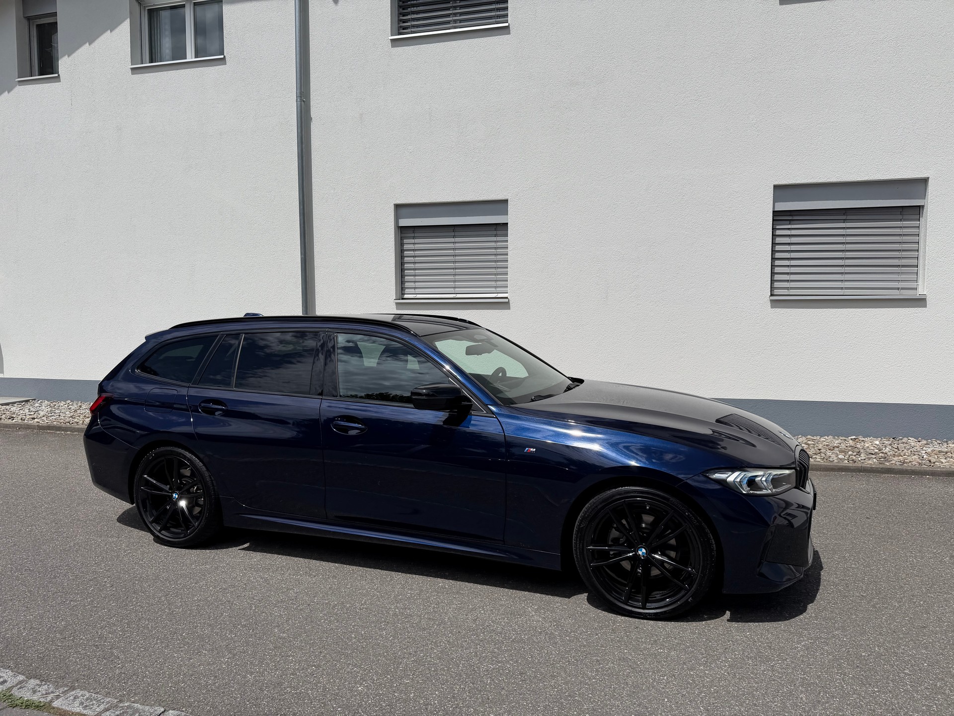 BMW 320d xDrive 48V Touring Steptronic M Sport-image-3