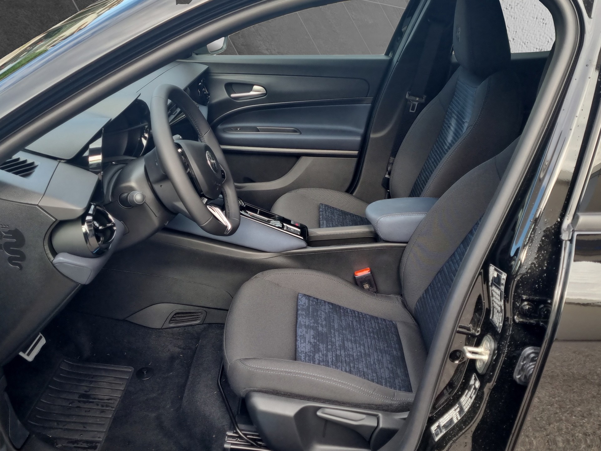 ALFA ROMEO Junior 1.2 48V Hybrid Sprint-image-9
