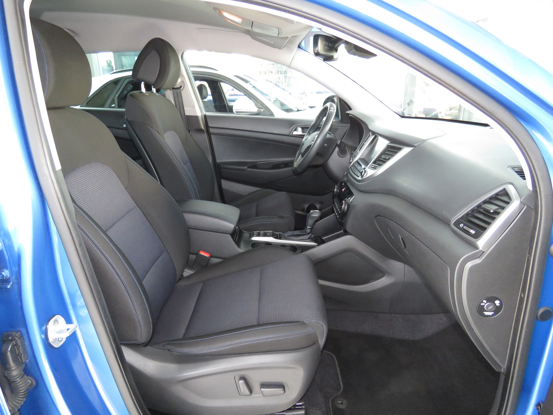 HYUNDAI Tucson 1.6 TGDI Plena 4WD Automatic-image-11