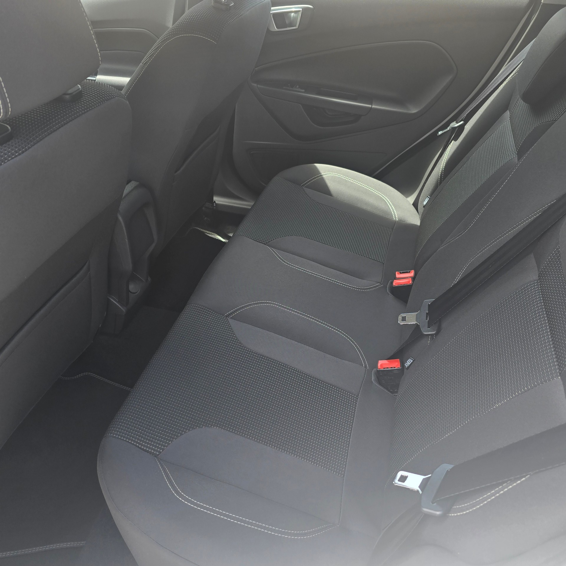 FORD Fiesta 1.0 EcoB 125 Titanium-image-10