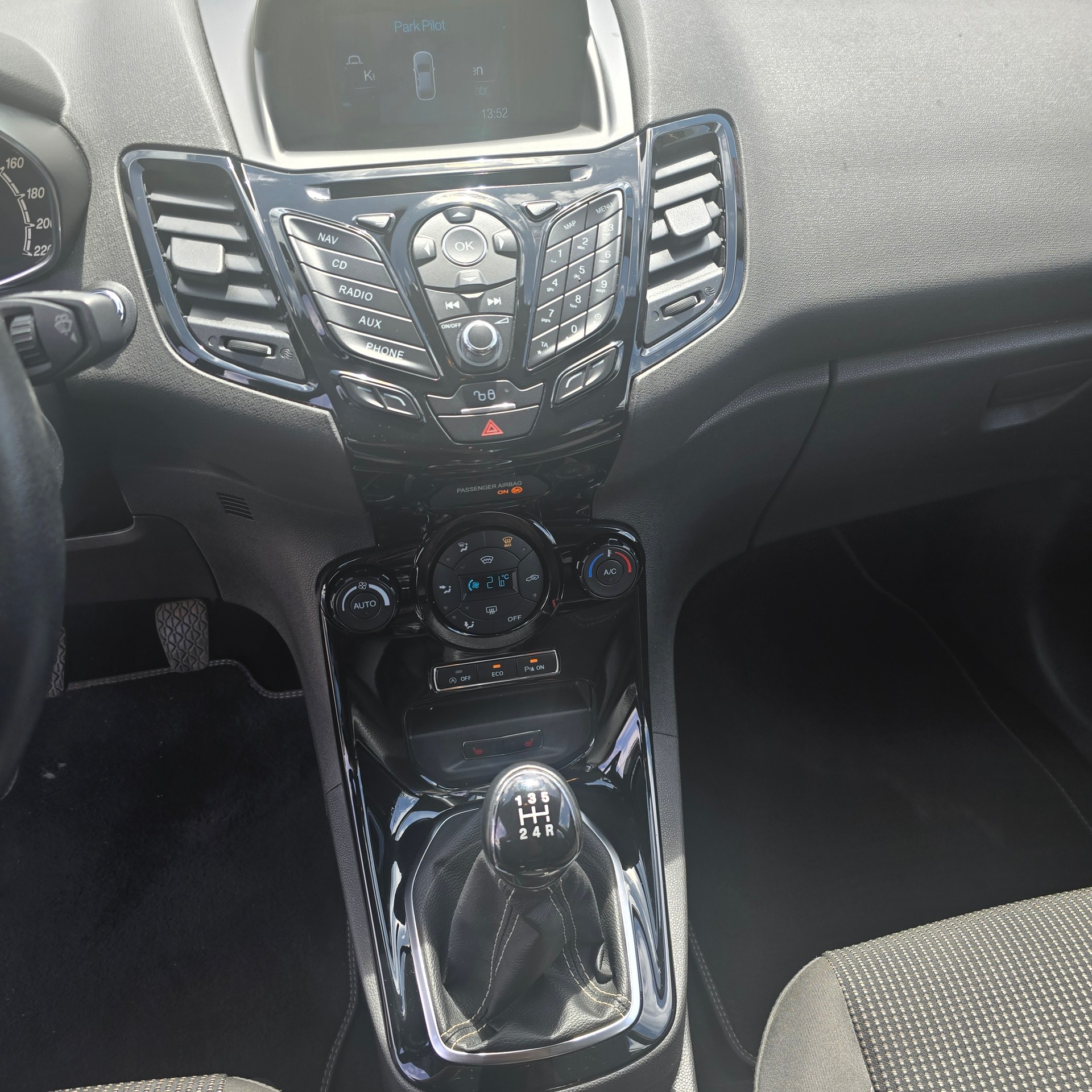 FORD Fiesta 1.0 EcoB 125 Titanium-image-8