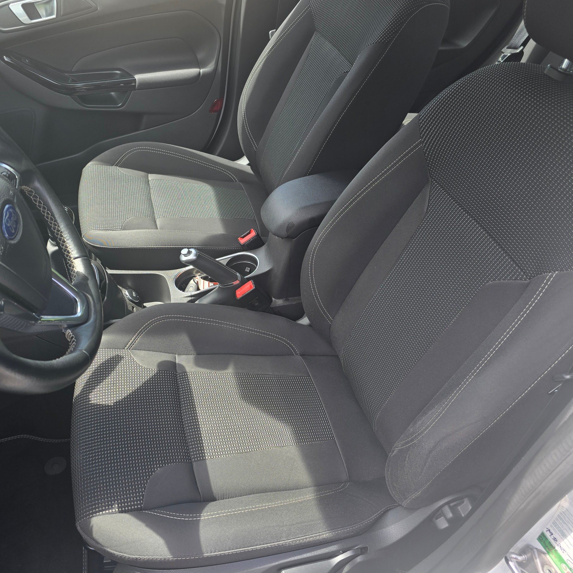 FORD Fiesta 1.0 EcoB 125 Titanium-image-9