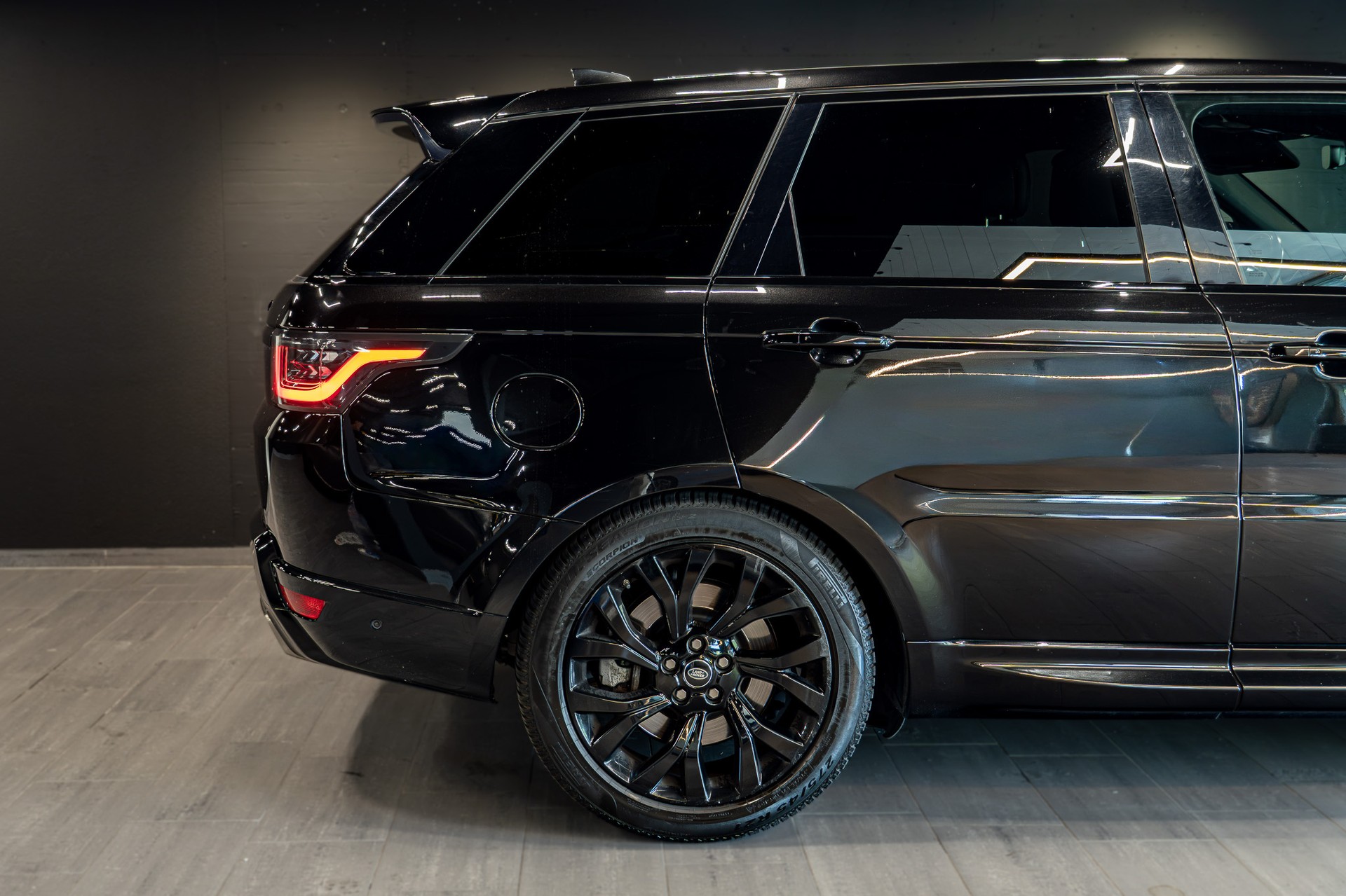LAND ROVER Range Rover Sport 5.0 V8 S/C HSE Dynamic Automatic-image-2