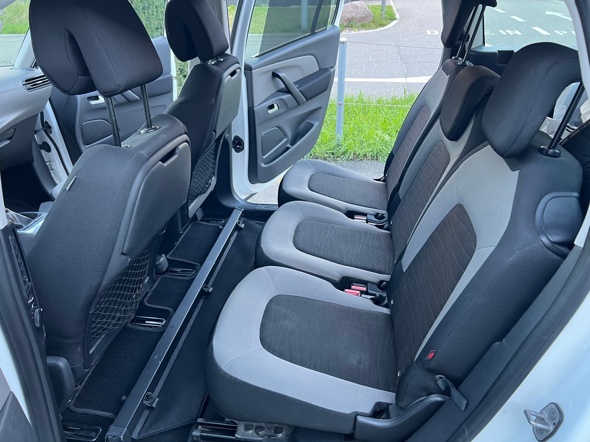 CITROEN Grand C4 Picasso 1.6 e-HDi Exclusive-image-5