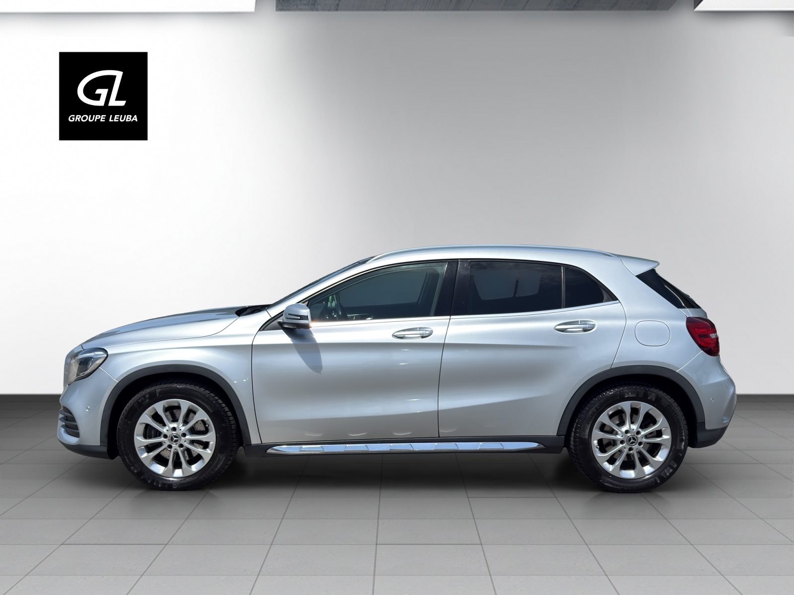 MERCEDES-BENZ GLA 250 AMG Line 4Matic-image-4