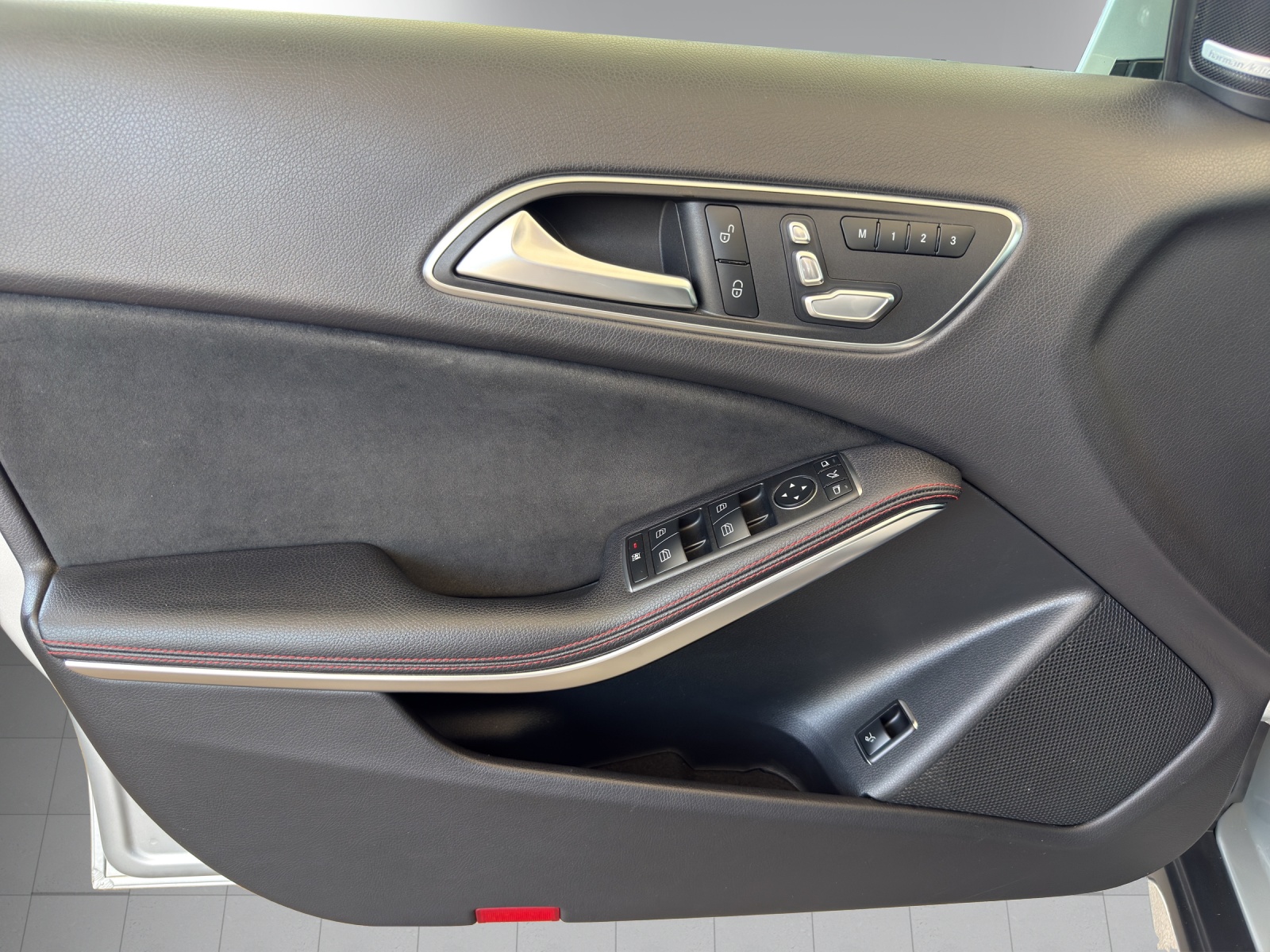 MERCEDES-BENZ GLA 250 AMG Line 4Matic-image-7