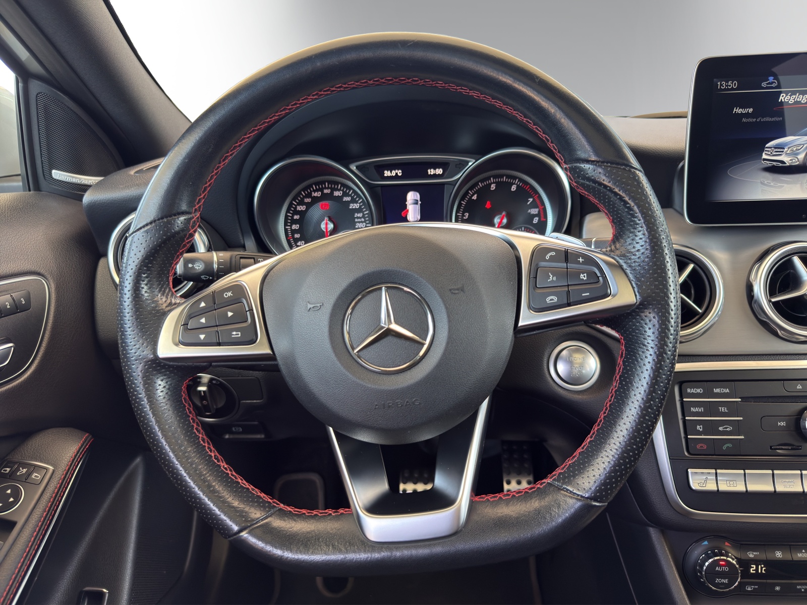 MERCEDES-BENZ GLA 250 AMG Line 4Matic-image-13