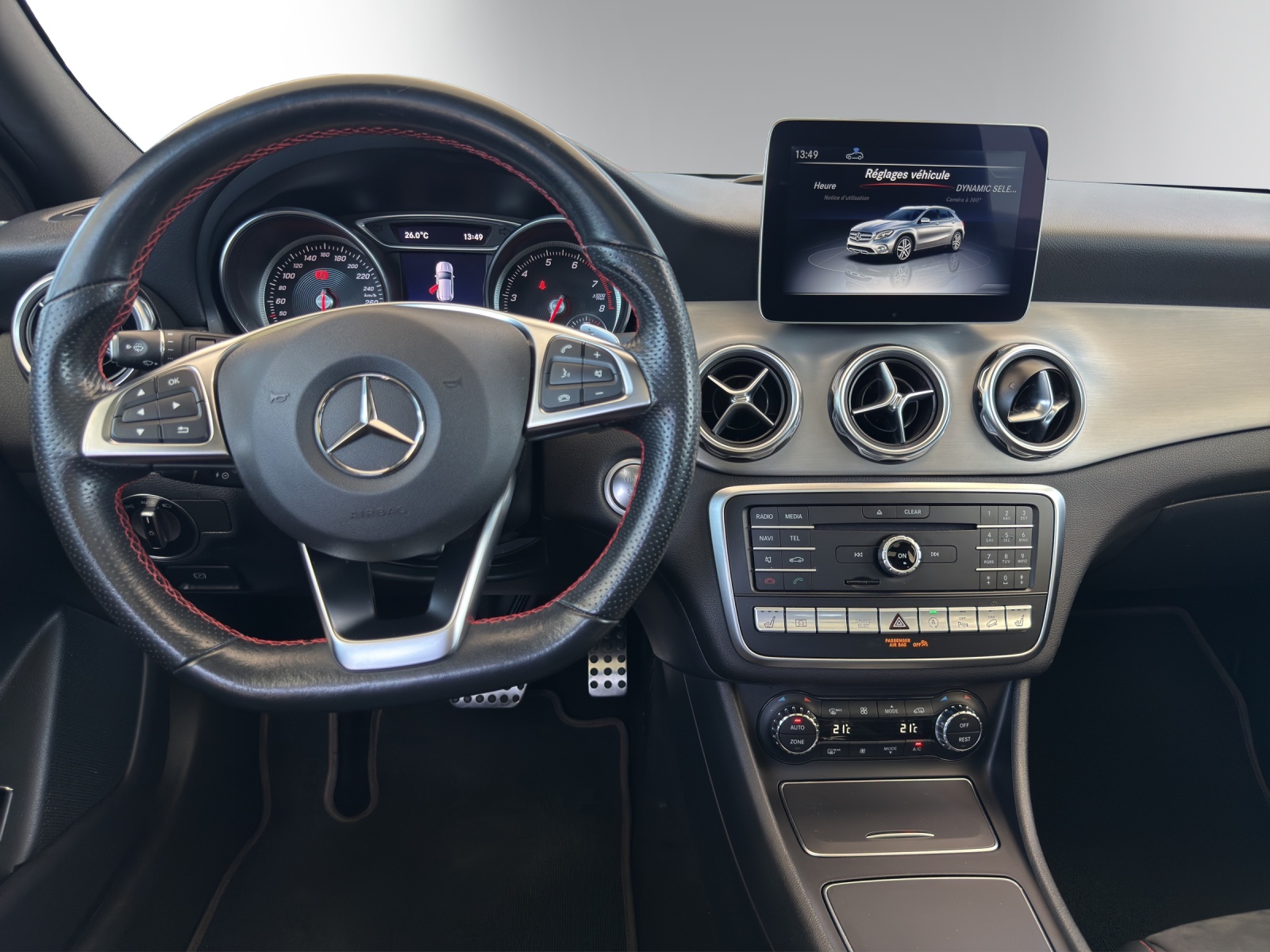 MERCEDES-BENZ GLA 250 AMG Line 4Matic-image-12