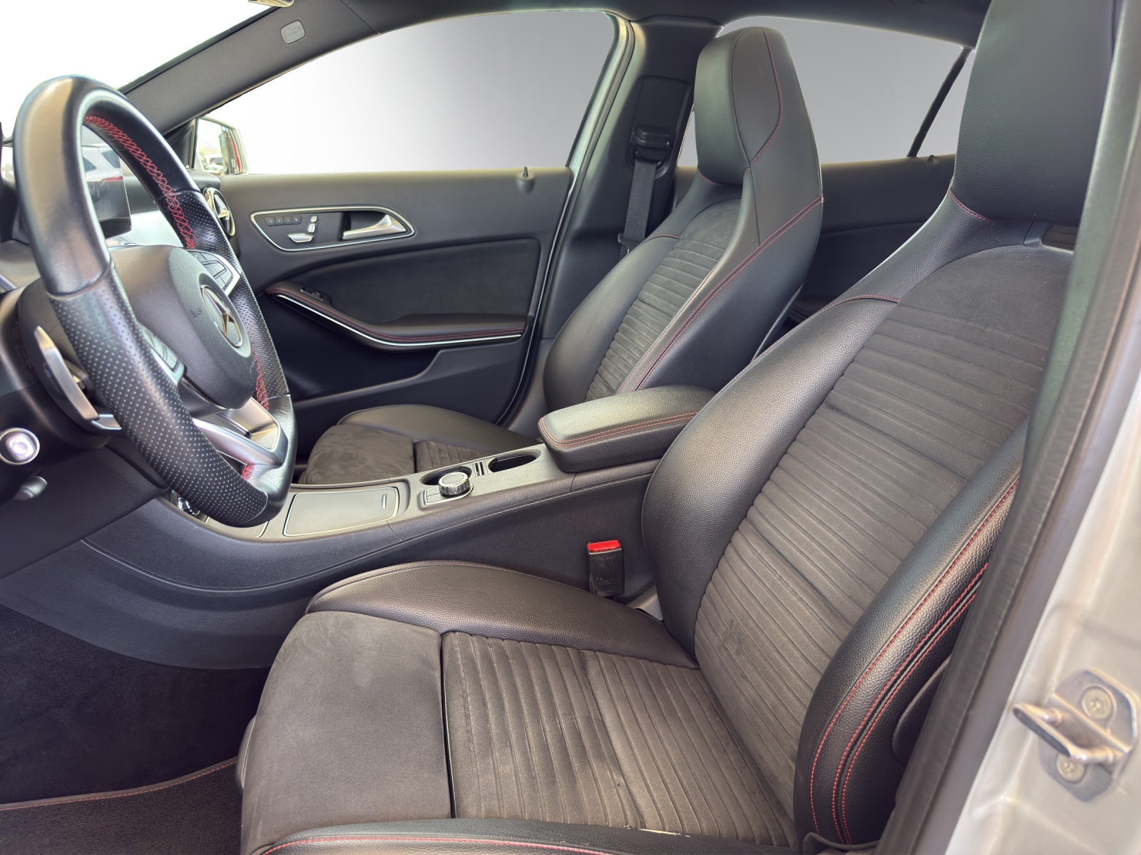 MERCEDES-BENZ GLA 250 AMG Line 4Matic-image-8
