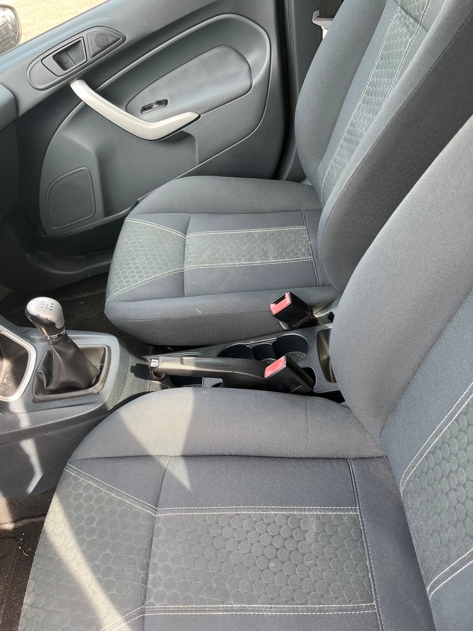FORD Fiesta 1.6 16V Titanium-image-4