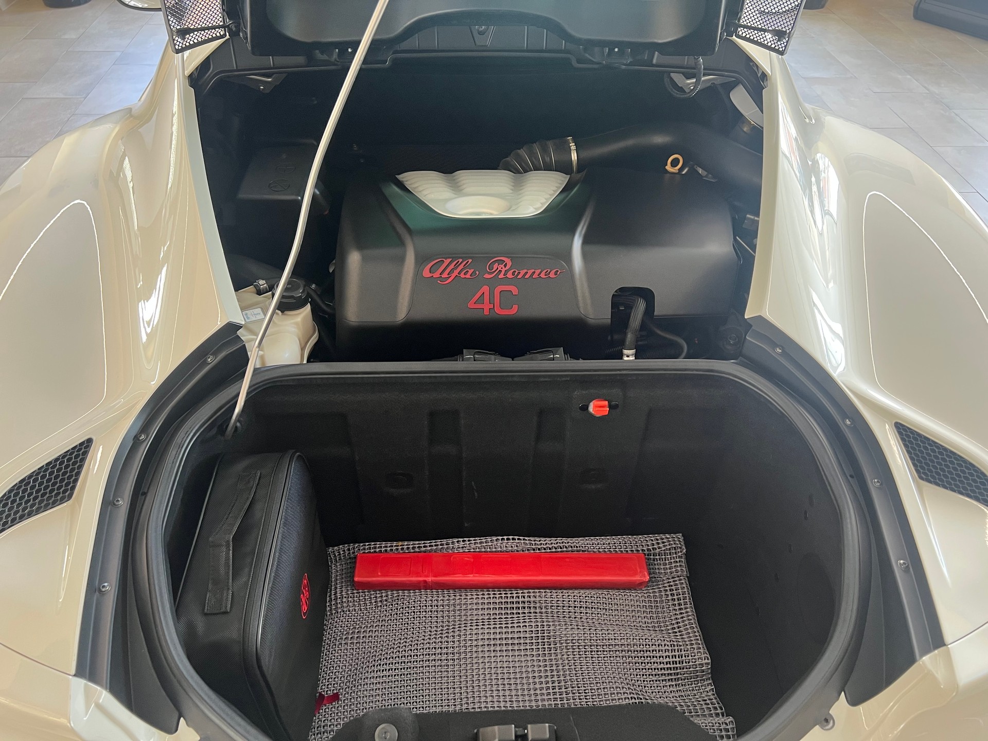 ALFA ROMEO 4C 1750 TBi TCT-image-9