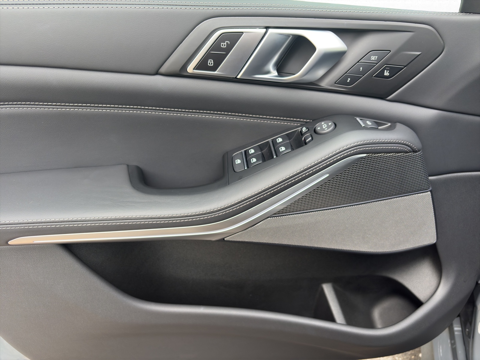 BMW X5 M50i xDrive-image-14