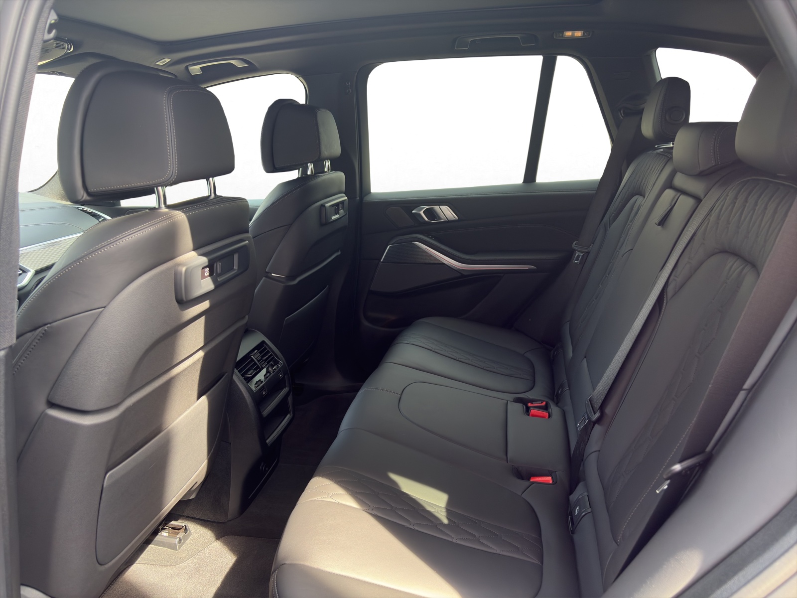 BMW X5 M50i xDrive-image-12