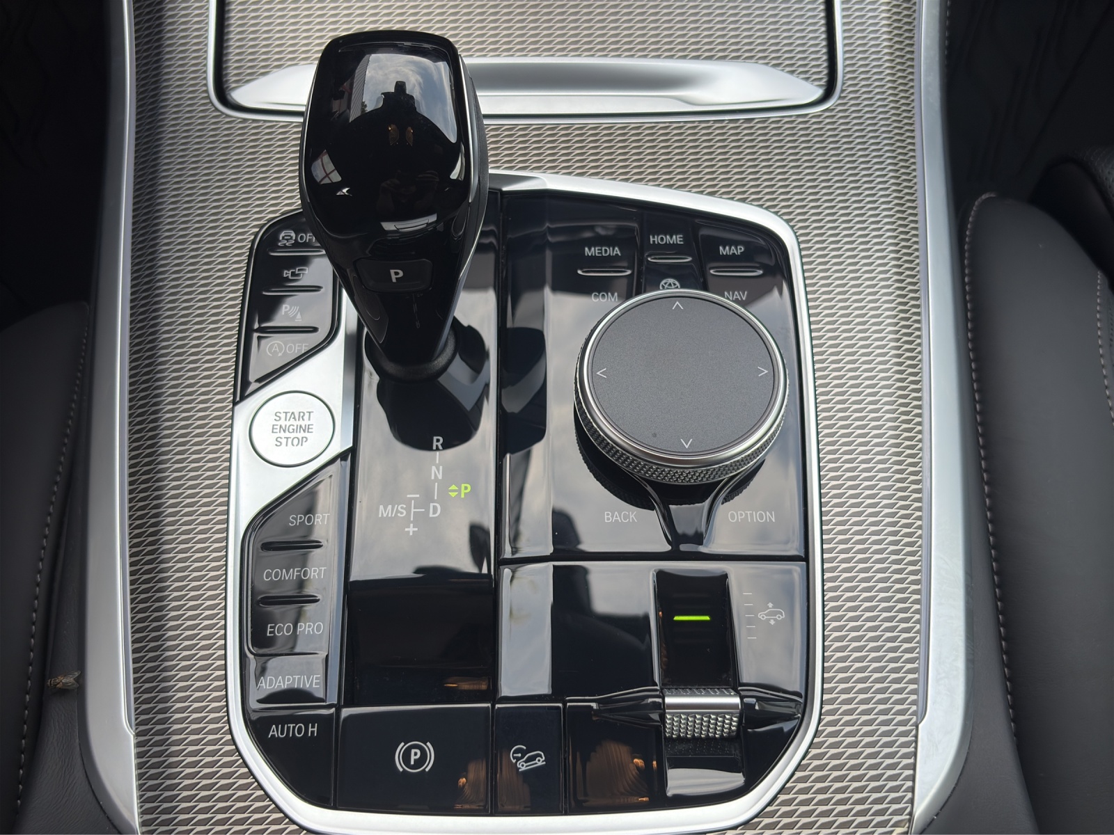 BMW X5 M50i xDrive-image-18