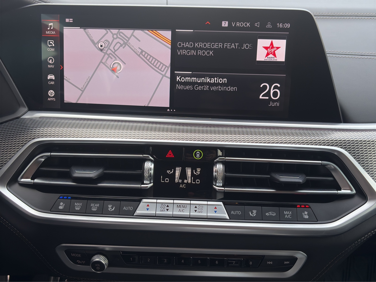 BMW X5 M50i xDrive-image-11