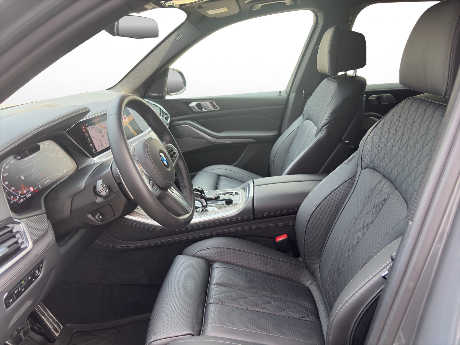 BMW X5 M50i xDrive-image-9
