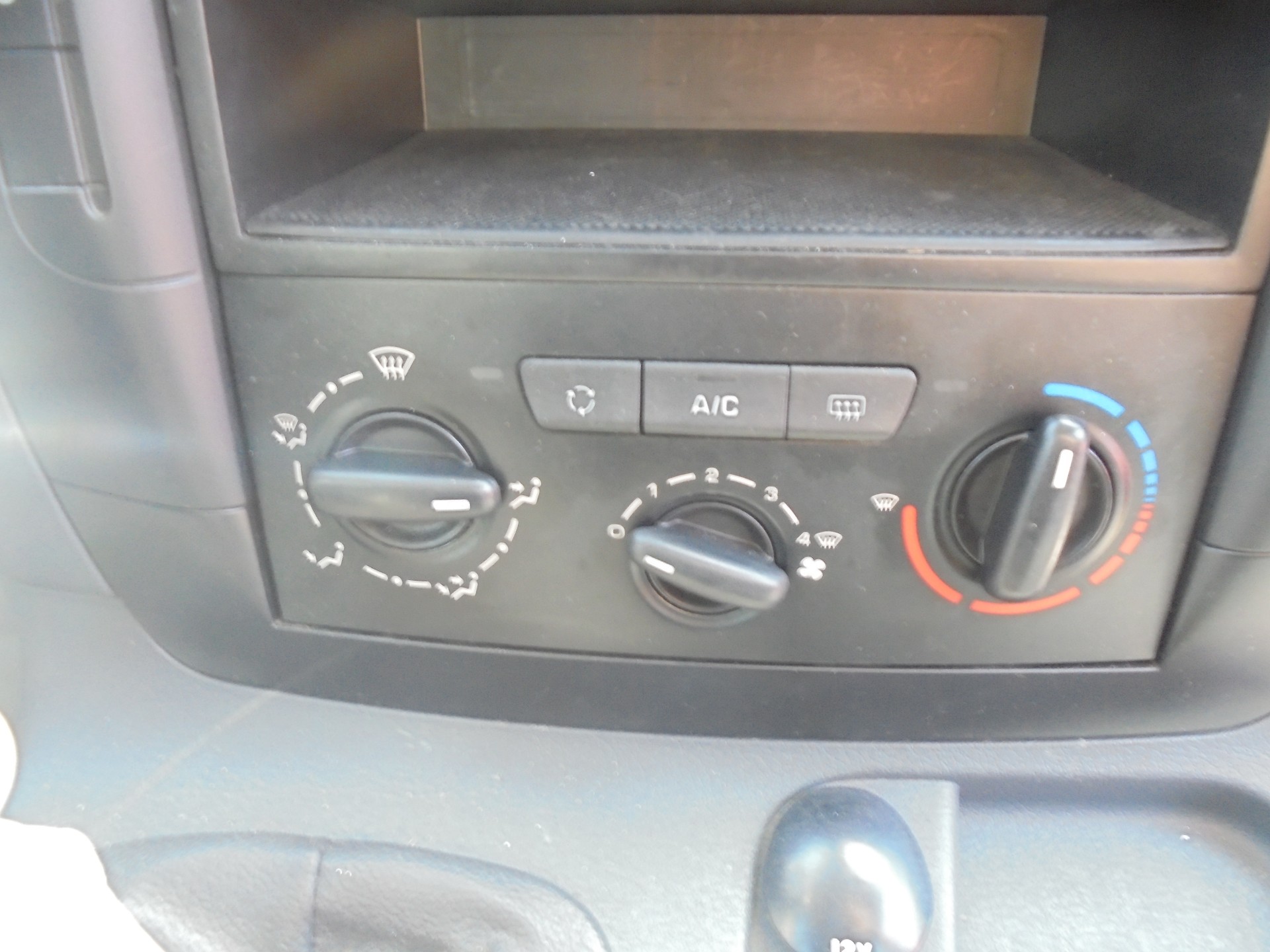 PEUGEOT Expert Tepee 2.0 HDi Confort L1-image-10