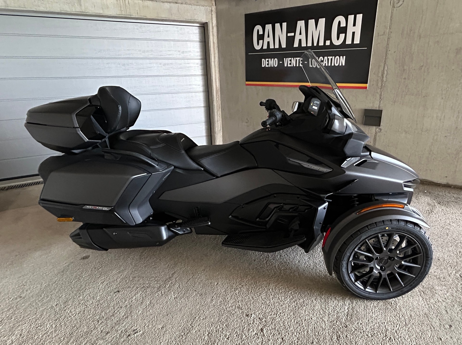 CAN-AM RT Limited-image-2