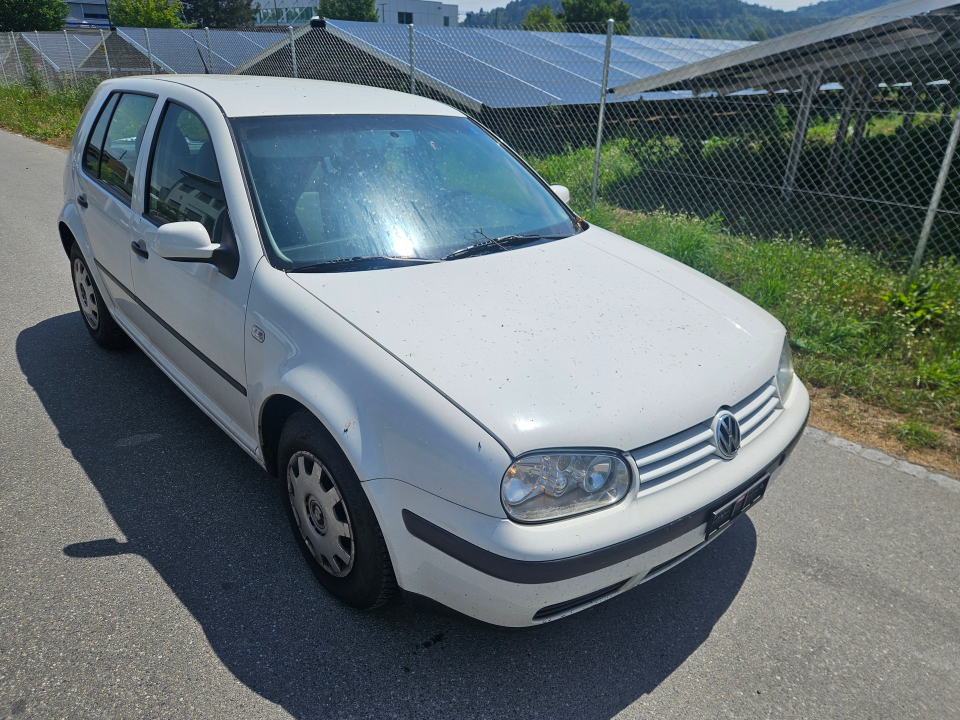 VW Golf 1.6 Trendline Automatic-image-2