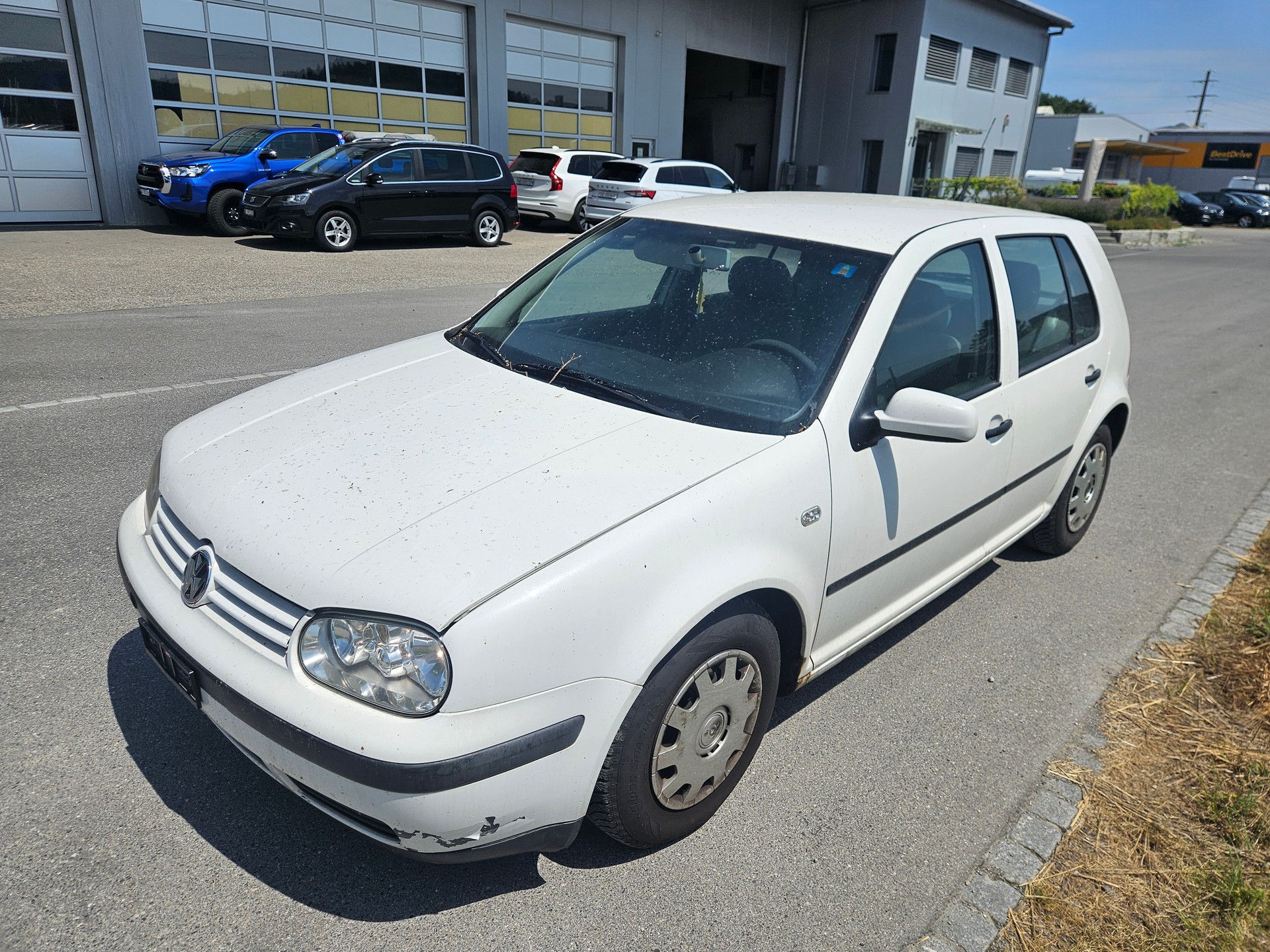 VW Golf 1.6 Trendline Automatic-image-1