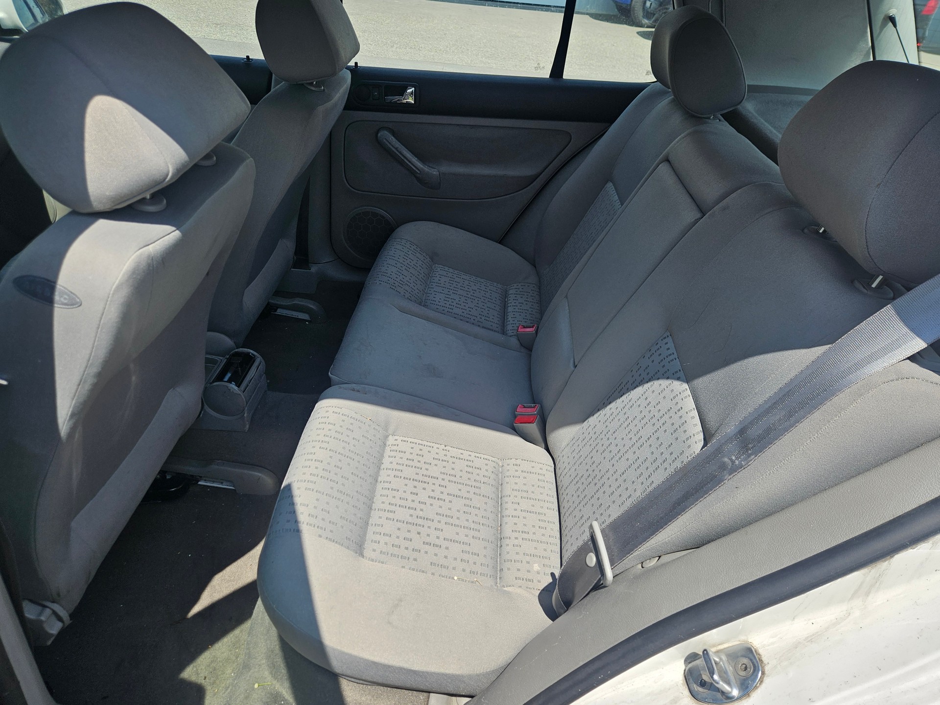 VW Golf 1.6 Trendline Automatic-image-9