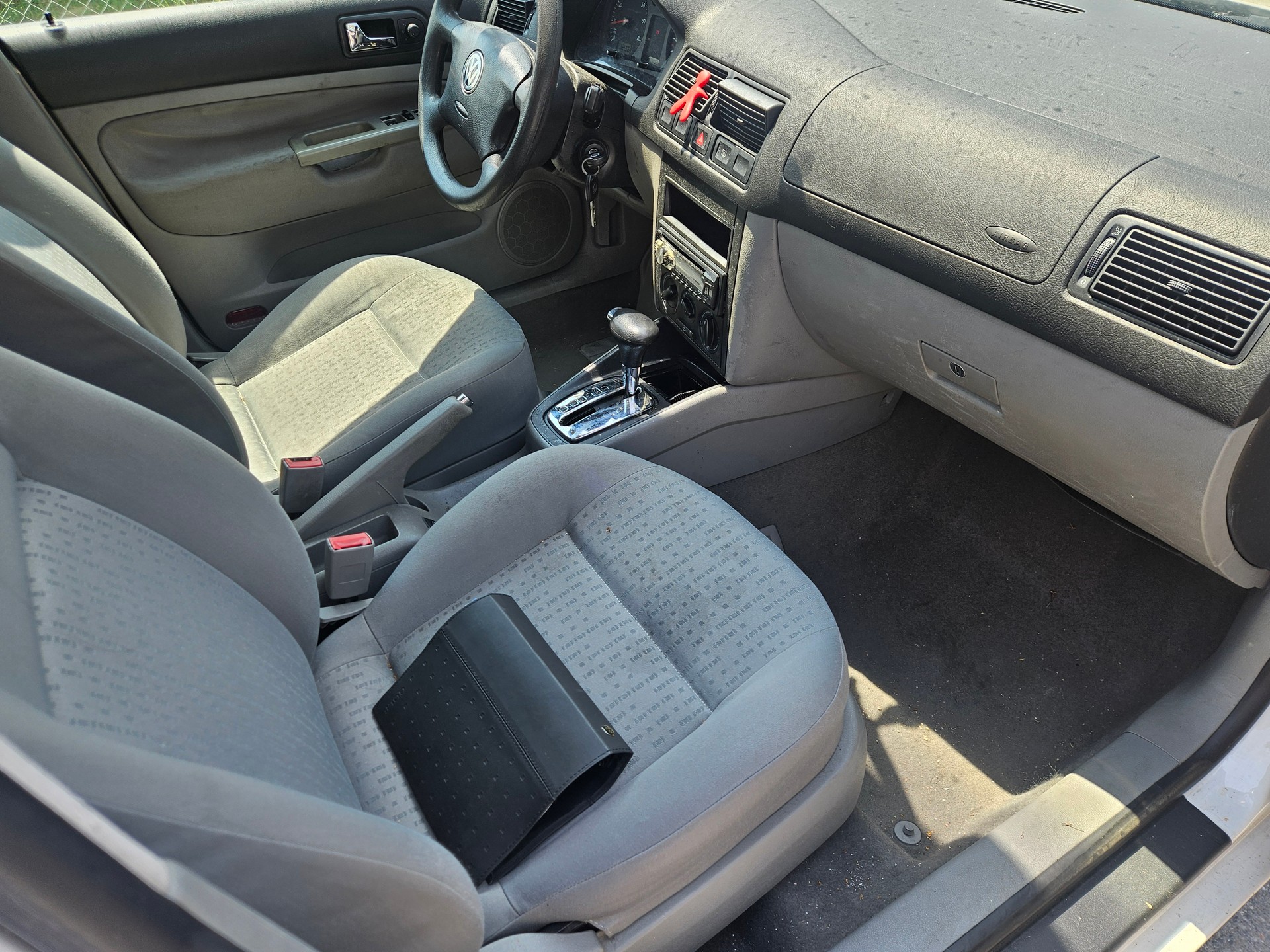 VW Golf 1.6 Trendline Automatic-image-11