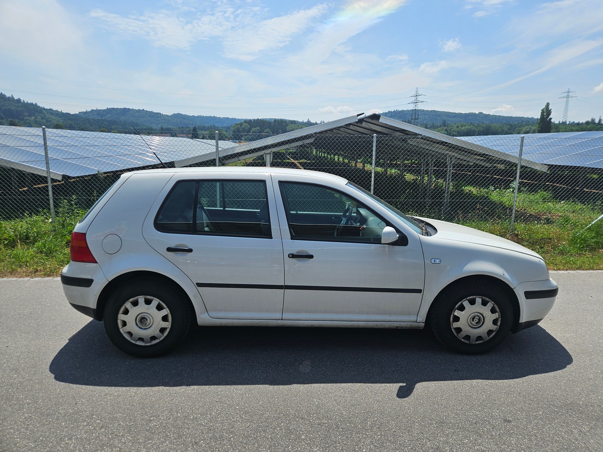 VW Golf 1.6 Trendline Automatic-image-3