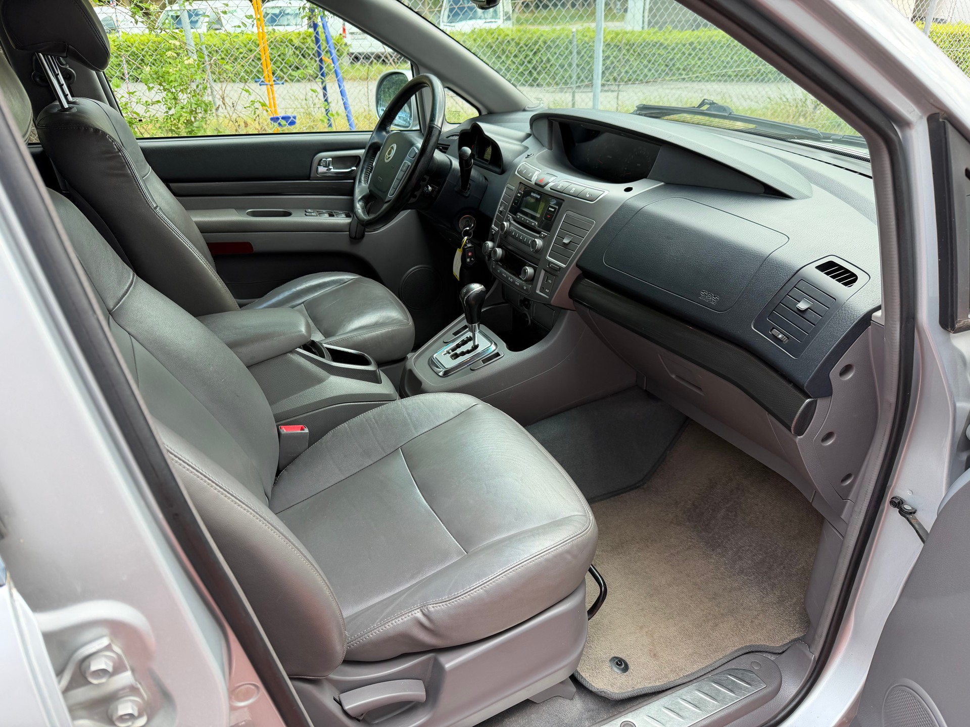 KGM-SsangYong Rodius SV200 e-XDi Sapphire 4WD E-Tronic-image-9