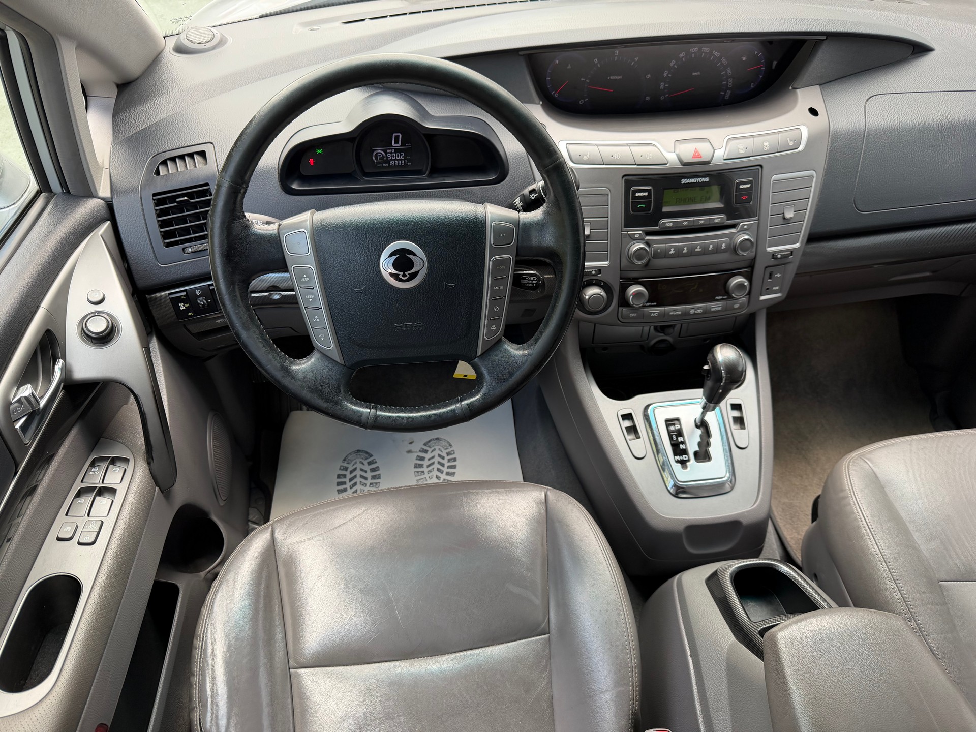 KGM-SsangYong Rodius SV200 e-XDi Sapphire 4WD E-Tronic-image-7