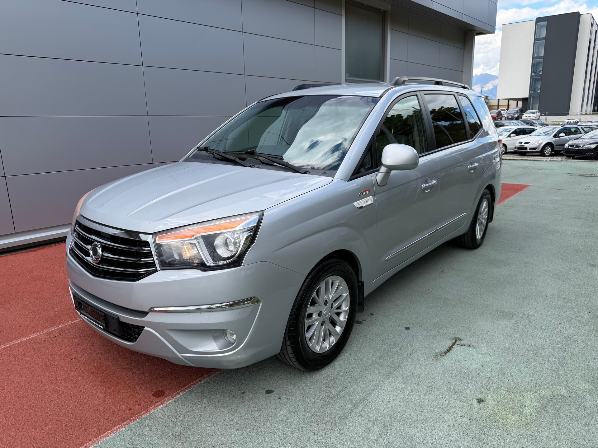 KGM-SsangYong Rodius SV200 e-XDi Sapphire 4WD E-Tronic-image-0