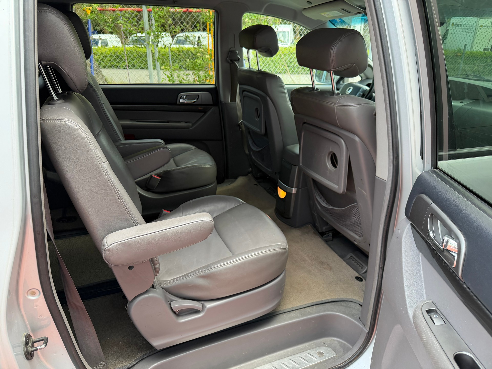 KGM-SsangYong Rodius SV200 e-XDi Sapphire 4WD E-Tronic-image-11