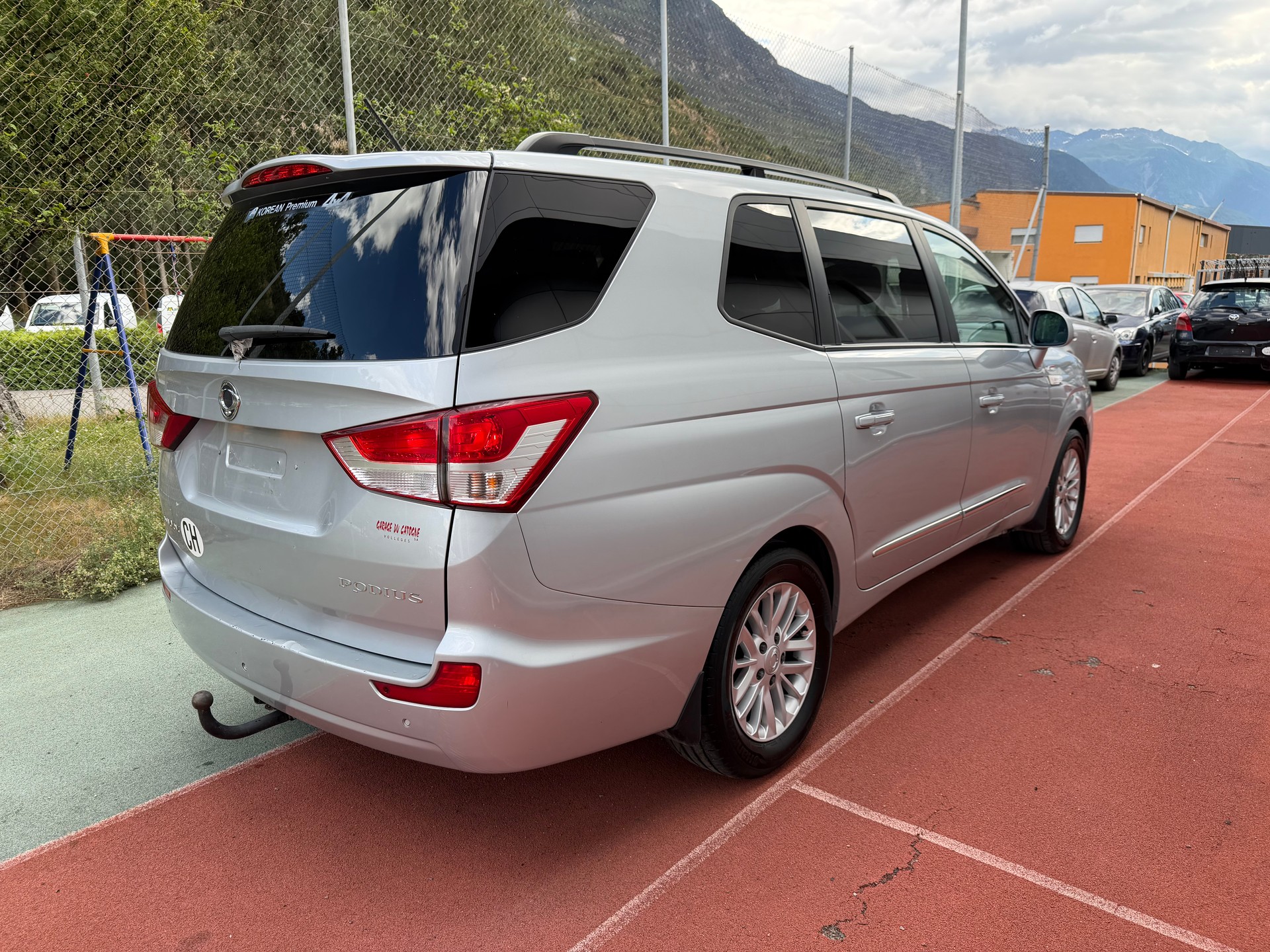 KGM-SsangYong Rodius SV200 e-XDi Sapphire 4WD E-Tronic-image-3