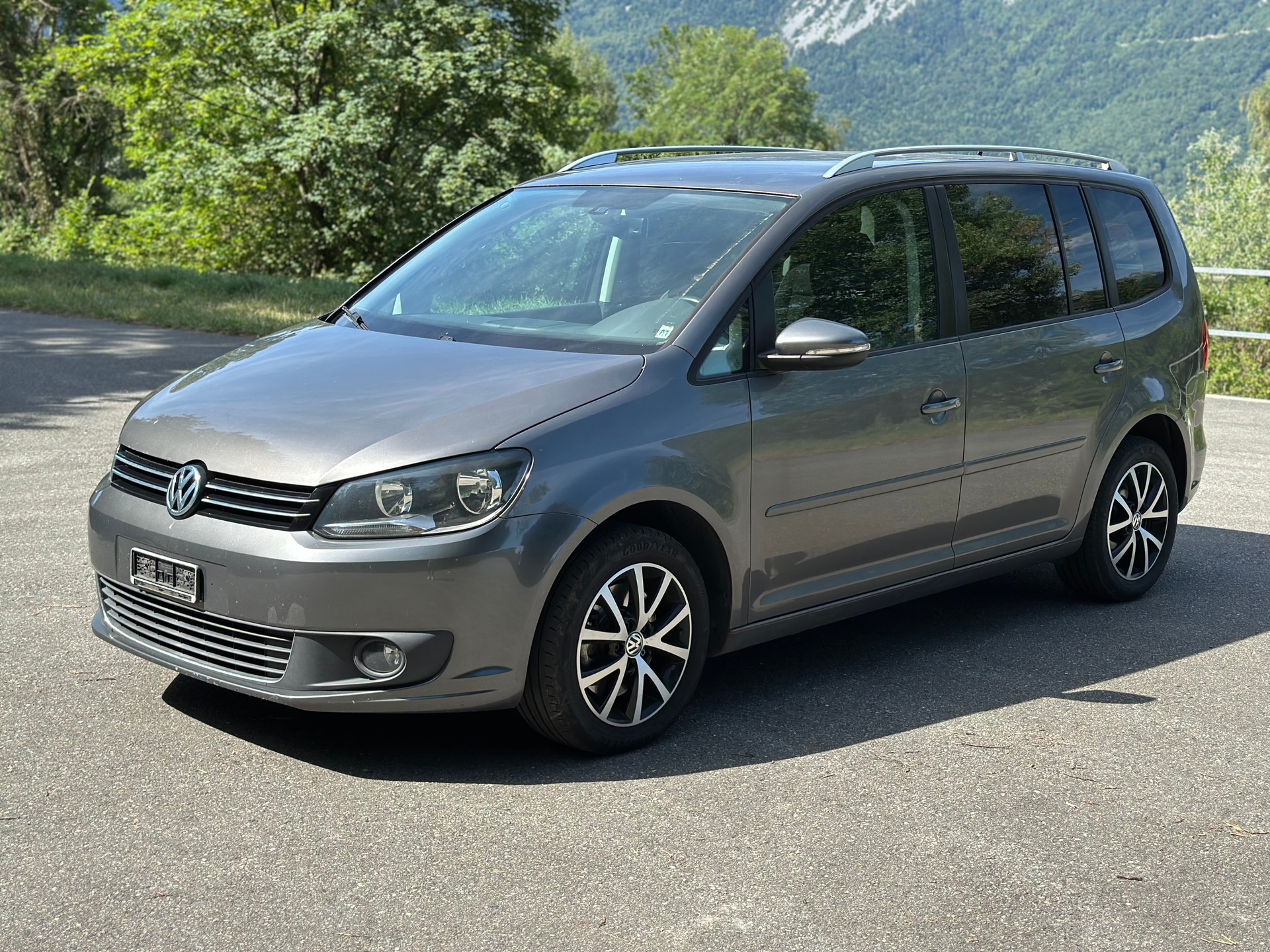 VW Touran 2.0 TDI Comfortline 7 places-image-4