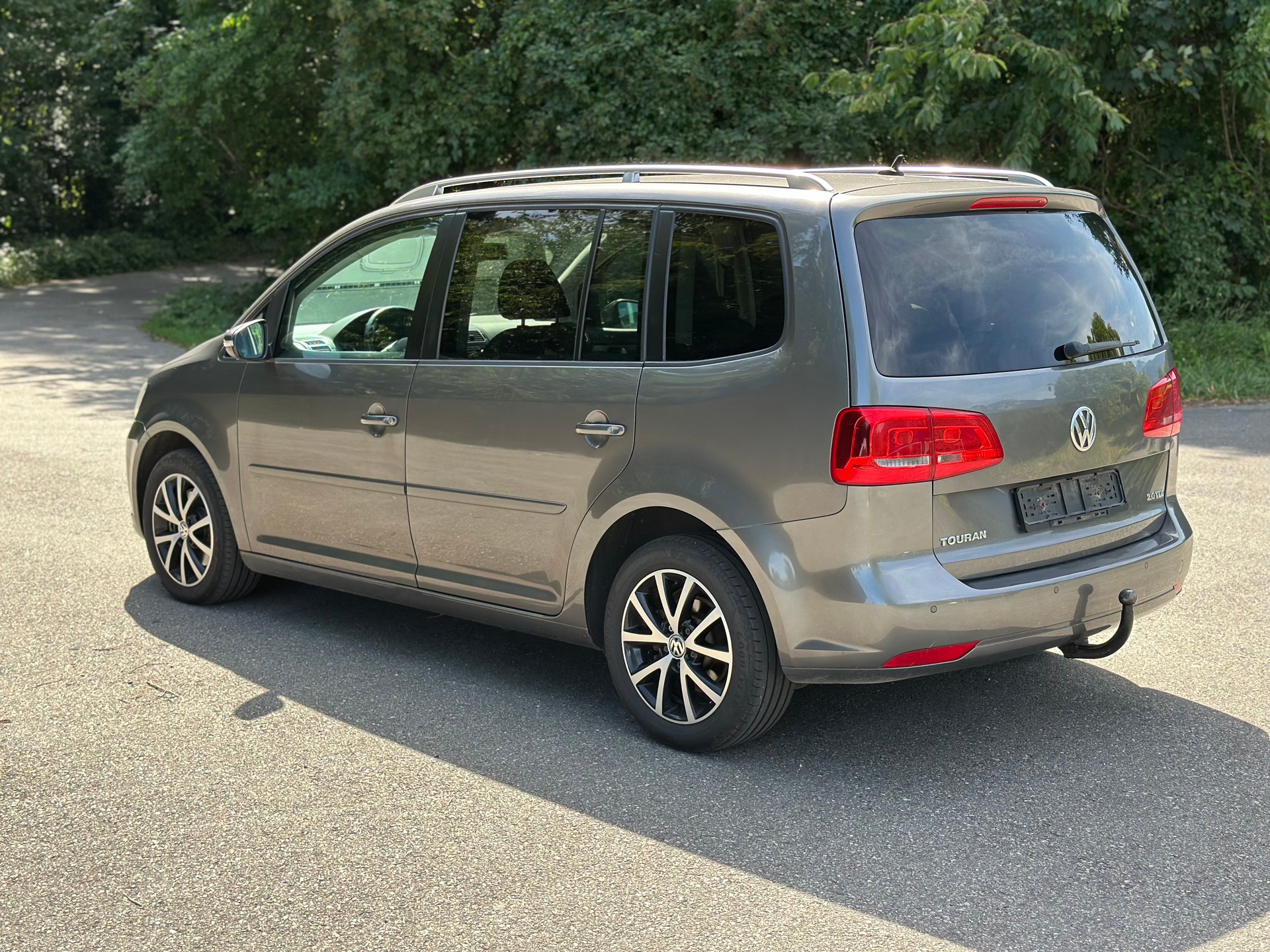 VW Touran 2.0 TDI Comfortline 7 places-image-3