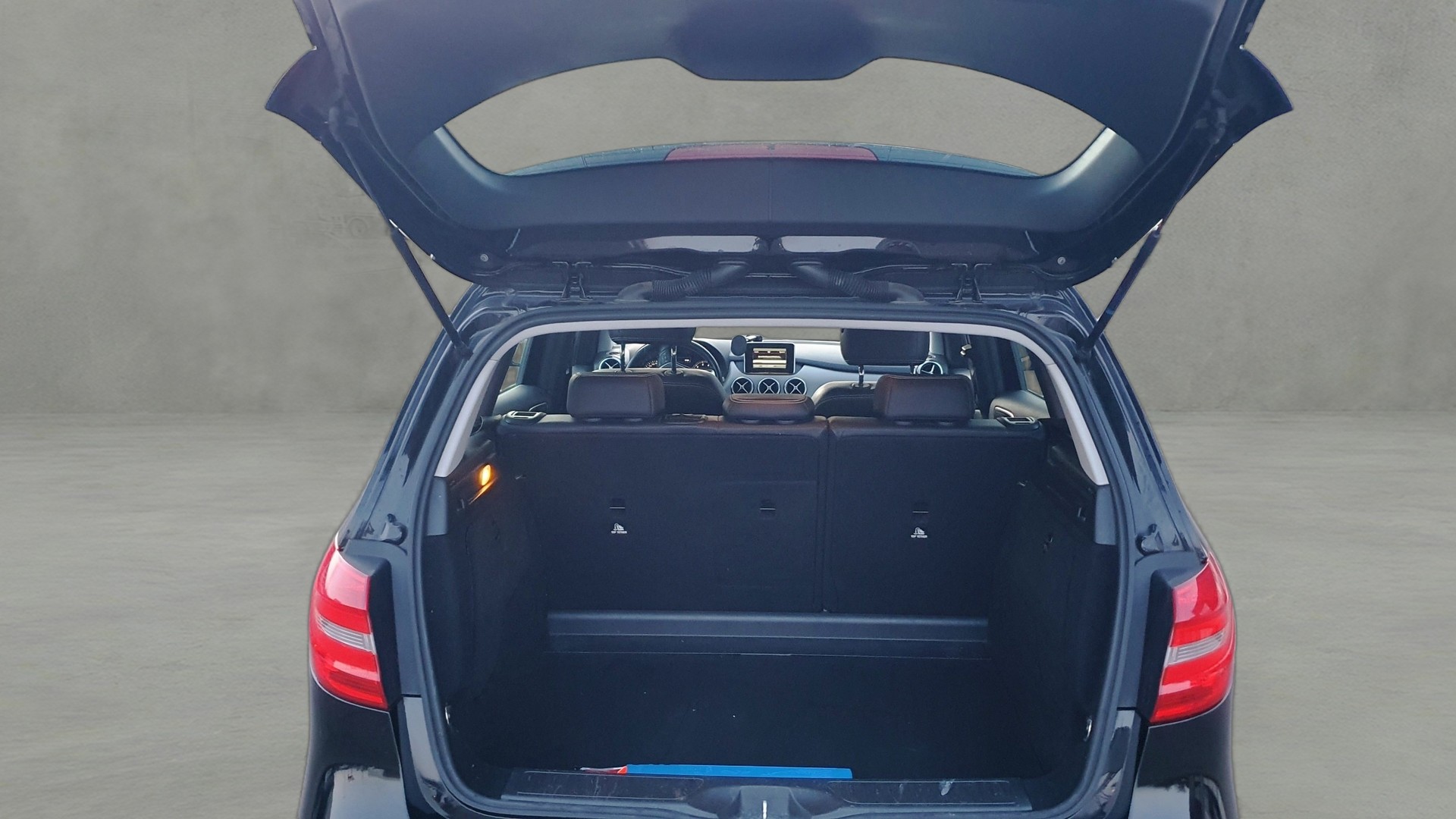 MERCEDES-BENZ B 180 7G-DCT-image-10