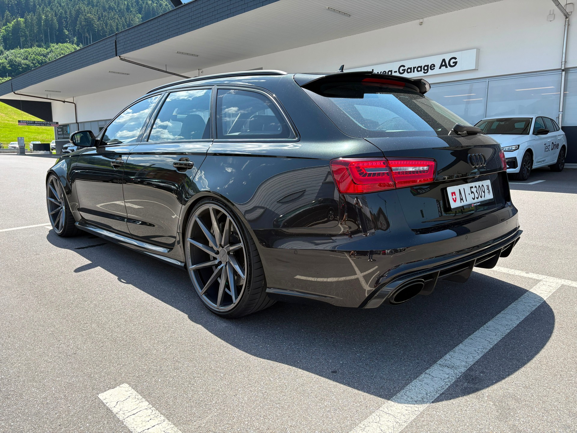 AUDI RS6-image-1