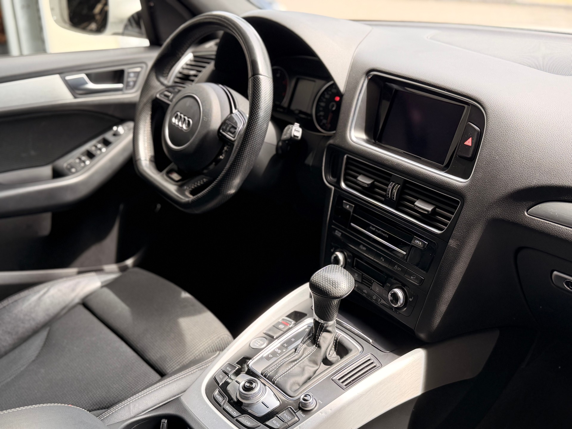 AUDI Q5 3.0 TDI clean quattro S-tronic / S-Line-image-7