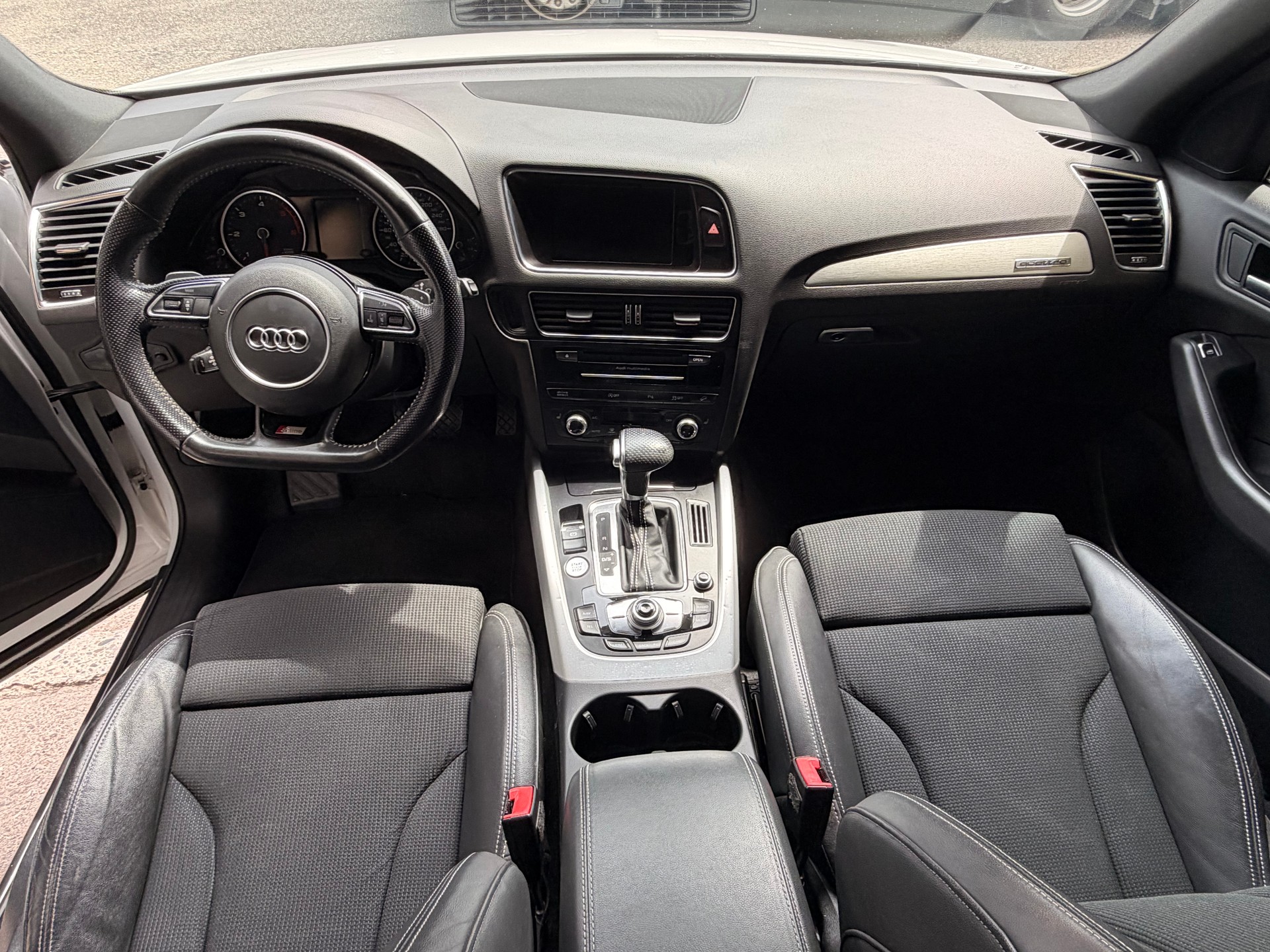 AUDI Q5 3.0 TDI clean quattro S-tronic / S-Line-image-8